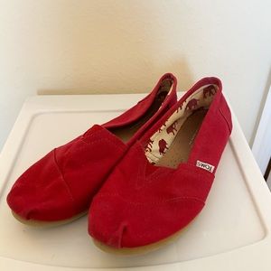 TOMS Classics: Red Canvas 🍒